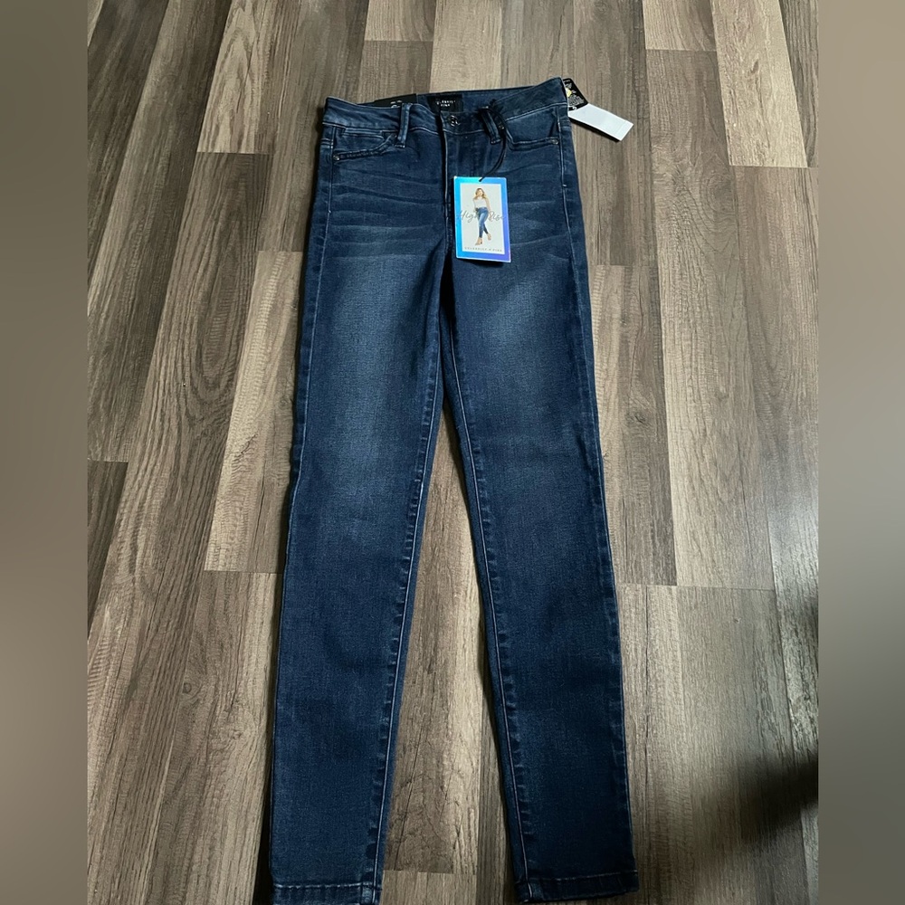 New with tags Celebrity Pink Dark Wash Skinny Jeans
